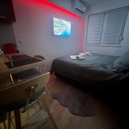 Lux Sa Saunom Ampelitsi